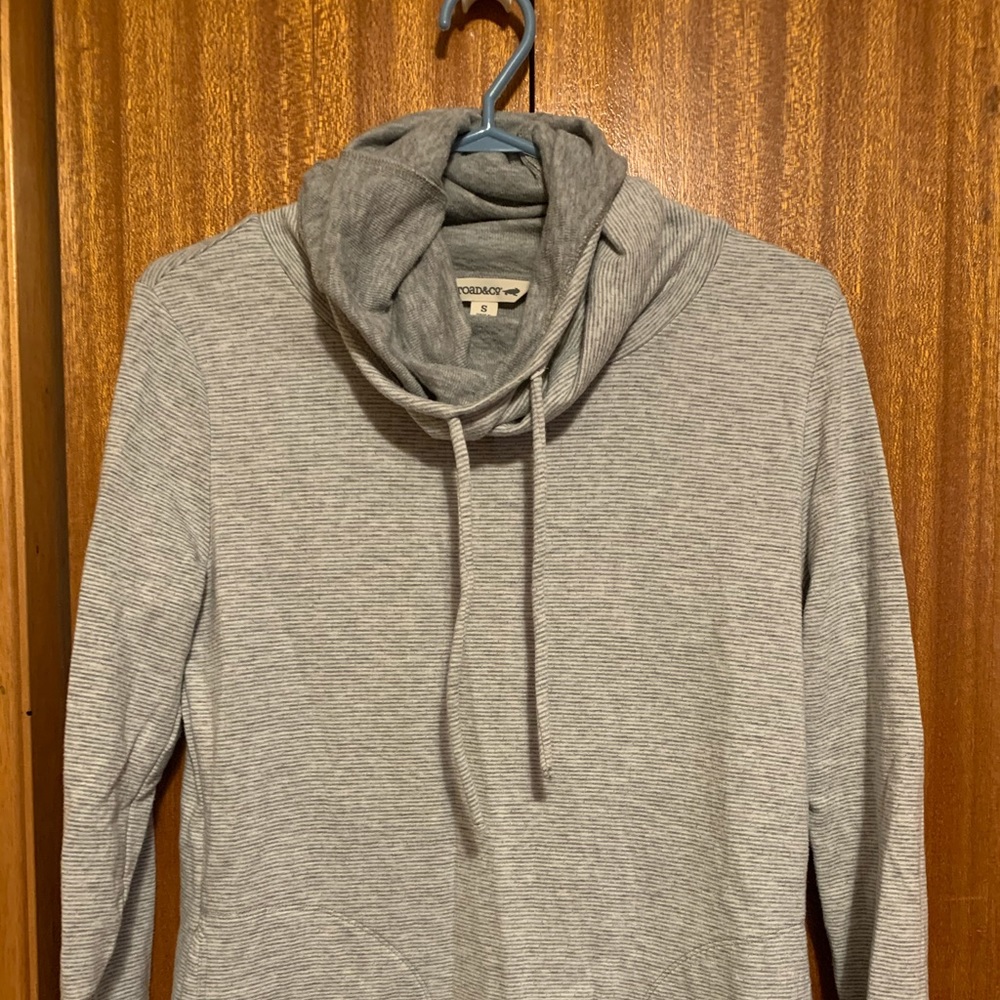 Lightweight pullover